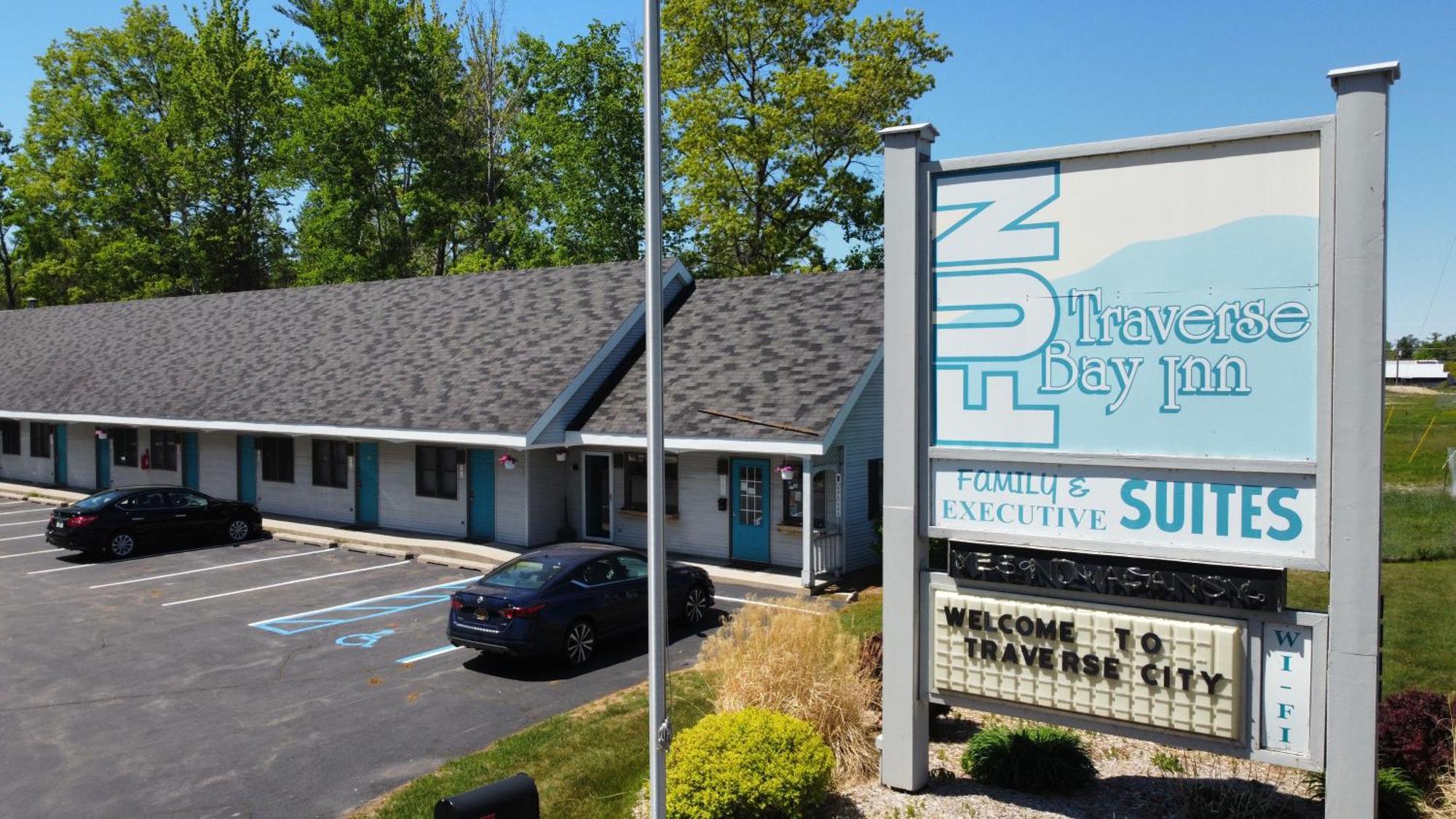 Traverse Bay Inn Traverse Stadt Exterior foto