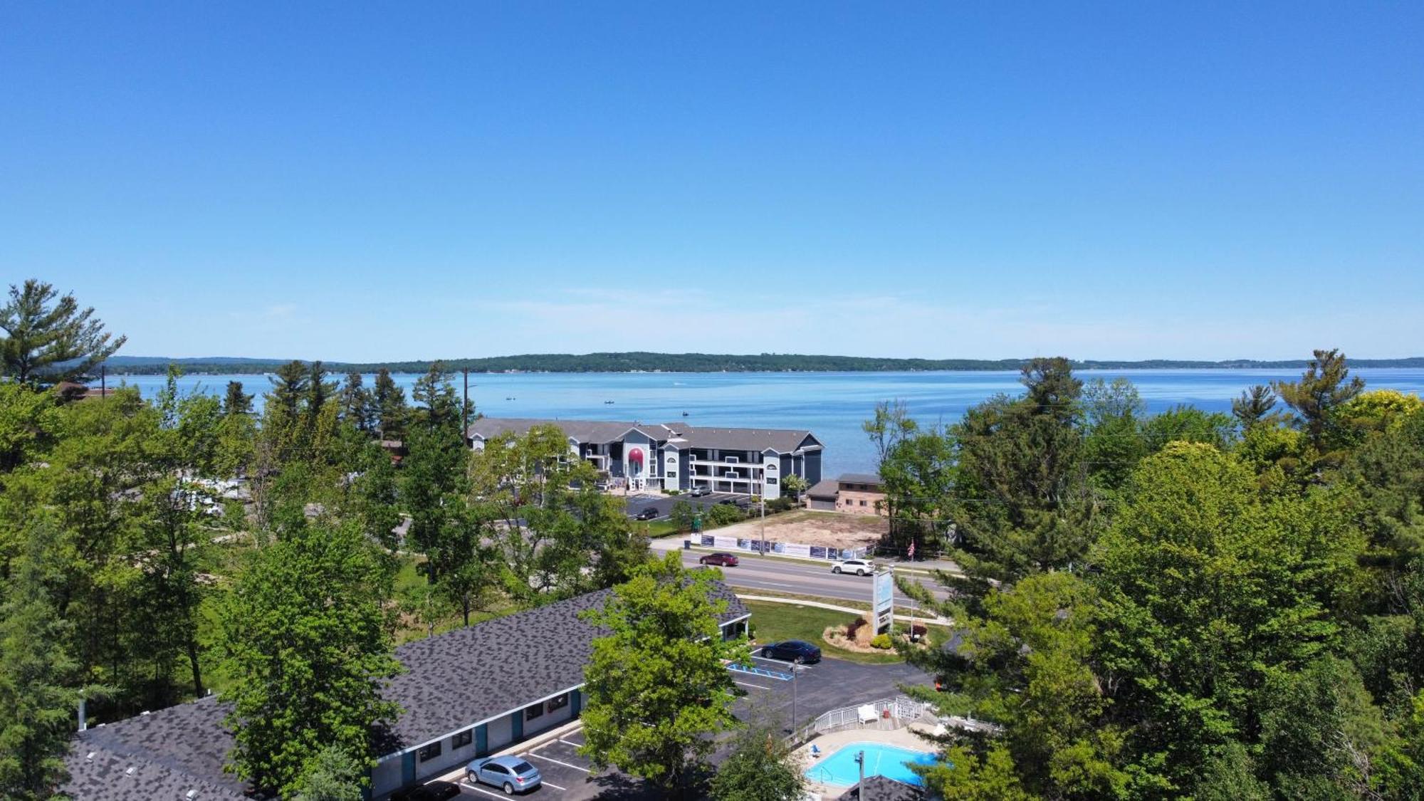 Traverse Bay Inn Traverse Stadt Exterior foto